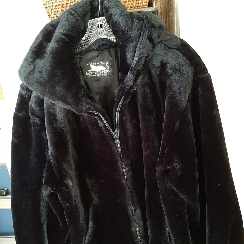 Donna SALYERS coat